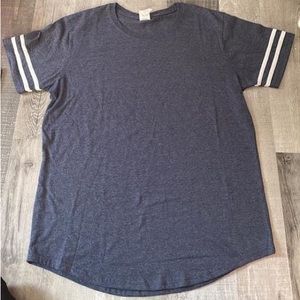 Gildan Tee Size Large